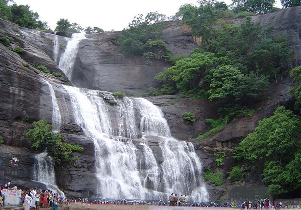 The Main Falls, Courtallam - Karthi Travels® | Tamilnadu Pilgrimage Tour