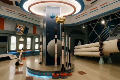 Plan your trip to Birla Planetarium in Chennai with Karthi Travels® - View 4