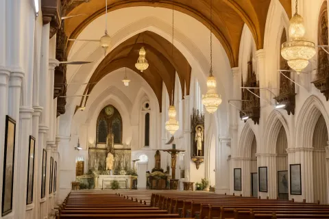 Plan your trip to Santhome Basilica in Chennai with Karthi Travels® - View 2