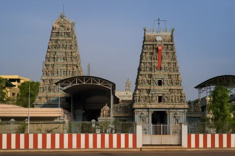 Plan your trip to Vadapalani Murugan Temple in Chennai with Karthi Travels® - View 2