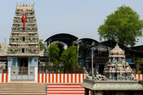Plan your trip to Vadapalani Murugan Temple in Chennai with Karthi Travels® - View 4