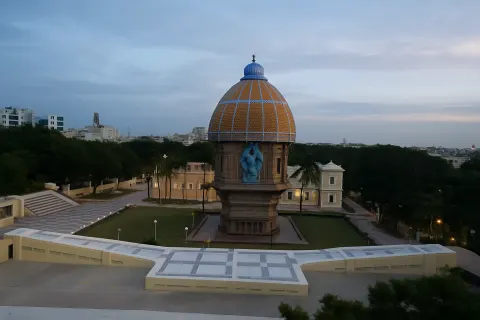 Plan your trip to Valluvar Kottam in Chennai with Karthi Travels® - View 3