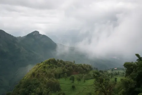 Plan your trip to Lamb’s Rock in Coonoor with Karthi Travels® - View 3