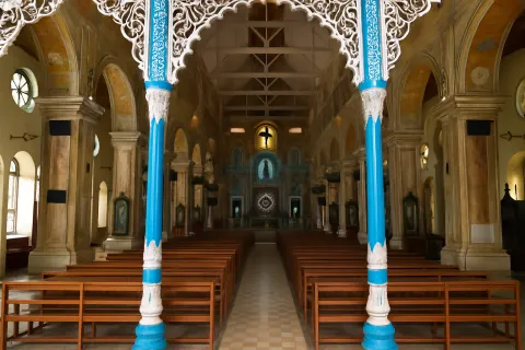 Plan your trip to Santa Cruz Cathedral Basilica in Kochi with Karthi Travels® - View 3
