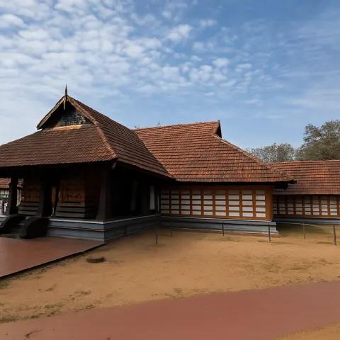 Plan your trip to Thrikkakkara Vamana Moorthy Temple in Kochi with Karthi Travels® - View 3