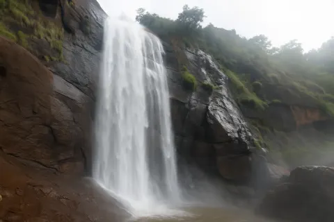 Agaya Gangai Waterfalls
