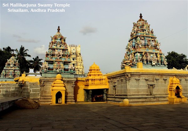 Sri Bhramaramba Mallikarjuna Temple, Srisailam - Karthi Travels | Gudiyatham - Andhra Pradesh Temples Tour