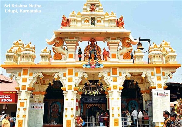 Krishna Temple, Udupi - Karthi Travels | VIT - Karnataka Temples Tour